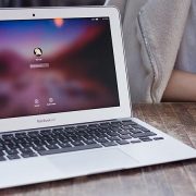 lansarea MacBook